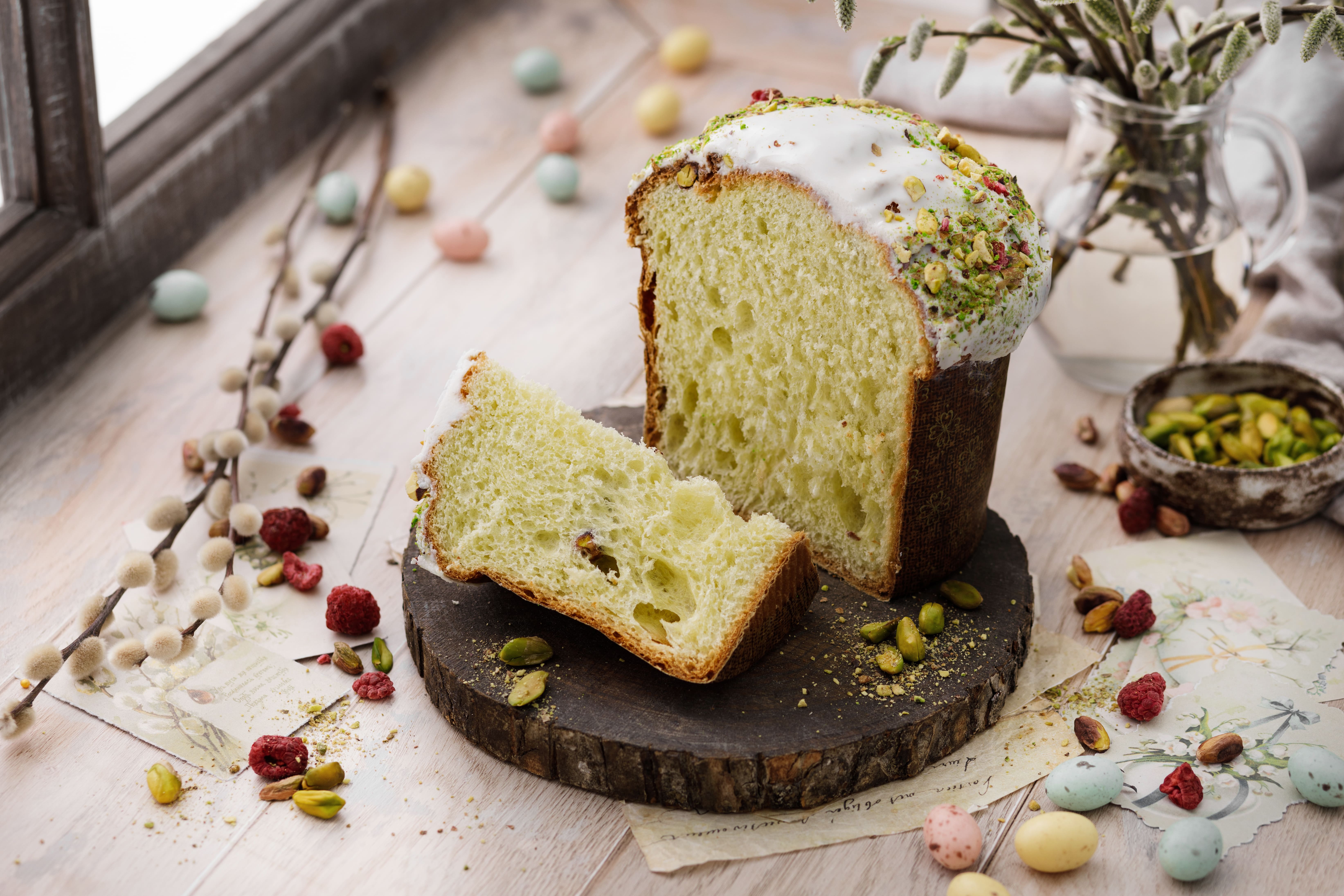 Кулич с фисташкой