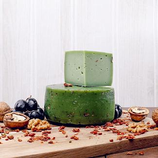 Сыр Качотта коровий "Утро Италии Гжельское Подворье" с базиликом и томатом (1шт)