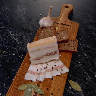 Сало солёное с чесноком