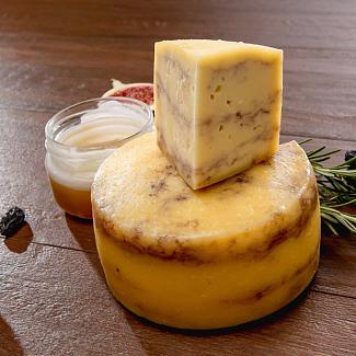 Сыр Качотта коровий Гжельское Подворье с вином и лавандой (1шт)