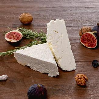 Сыр Адыгейский коровий Гжельское Подворье