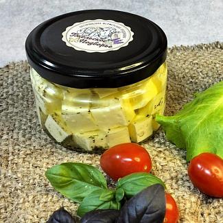 Сыр Фета Гжельское Подворье в масле