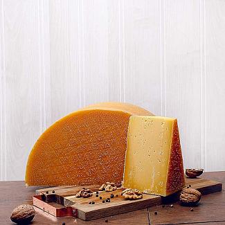 Сыр Российский коровий Гжельское Подворье выдержанный