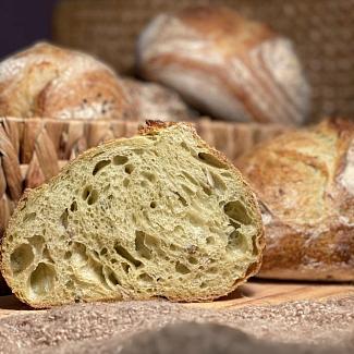 Хлеб на закваске «Летний» со шпинатом и семенами тыквы